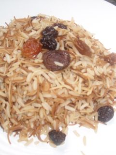 Una foto de Arroz con pasitas y fideos