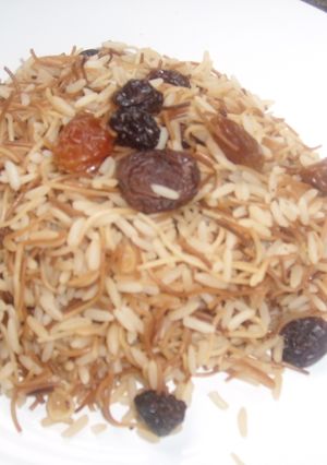 Una foto de Arroz con pasitas y fideos