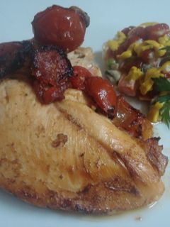 Una foto de Pollo en salsa a las finas hierbas
