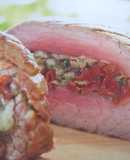 Lomo de cerdo relleno de cerezas y piñones