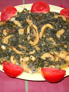 Una foto de Cazuela de calamares y verduras