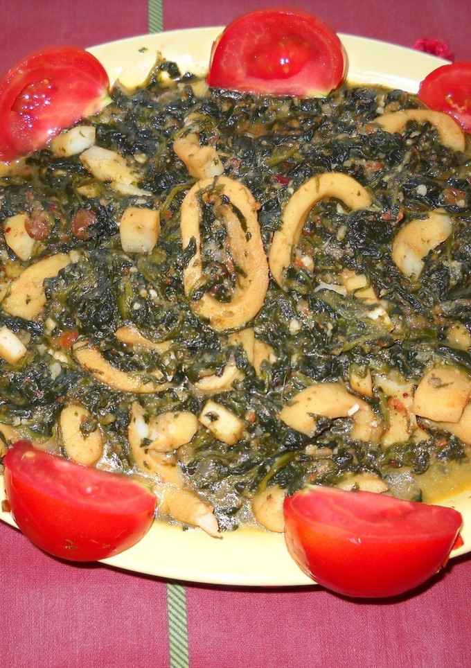 Una foto de Cazuela de calamares y verduras