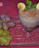 Batido de pera, uvas negras y helado de vainilla