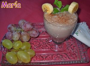 Foto principal de Batido de pera, uvas negras y helado de vainilla