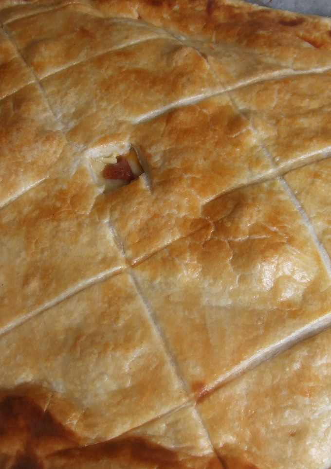 Una foto de Hojaldre de jamón y calabacines