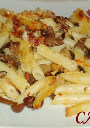 Una foto de Macarrones con setas al queso