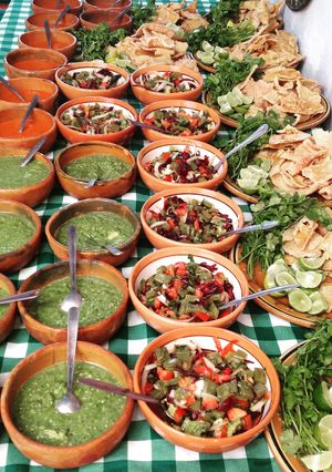 Una foto de Ensalada de nopales con jamaica
