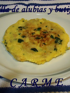Una foto de Tortilla de judias y butifarra blanca