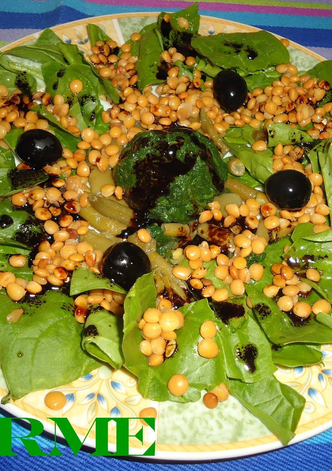 Una foto de Ensalada de espinacas y lentejas