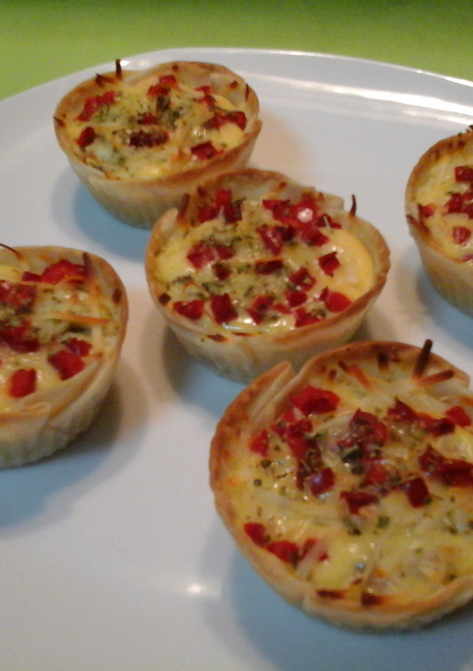 Una foto de Mini quiche de caballa y pulpo