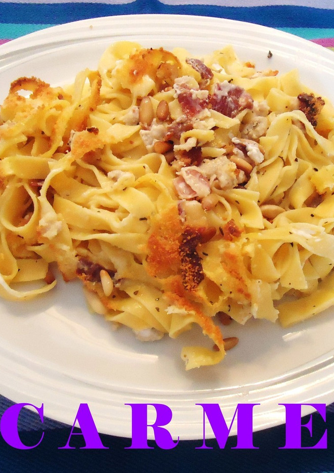 Una foto de Fetuccini con jamón, carne y piñones