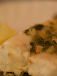Una foto de Merluza de pincho a la plancha con salsa verde