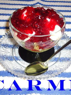 Una foto de Aguacate con mascarpone y mermelada de frambuesa