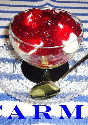 Una foto de Aguacate con mascarpone y mermelada de frambuesa