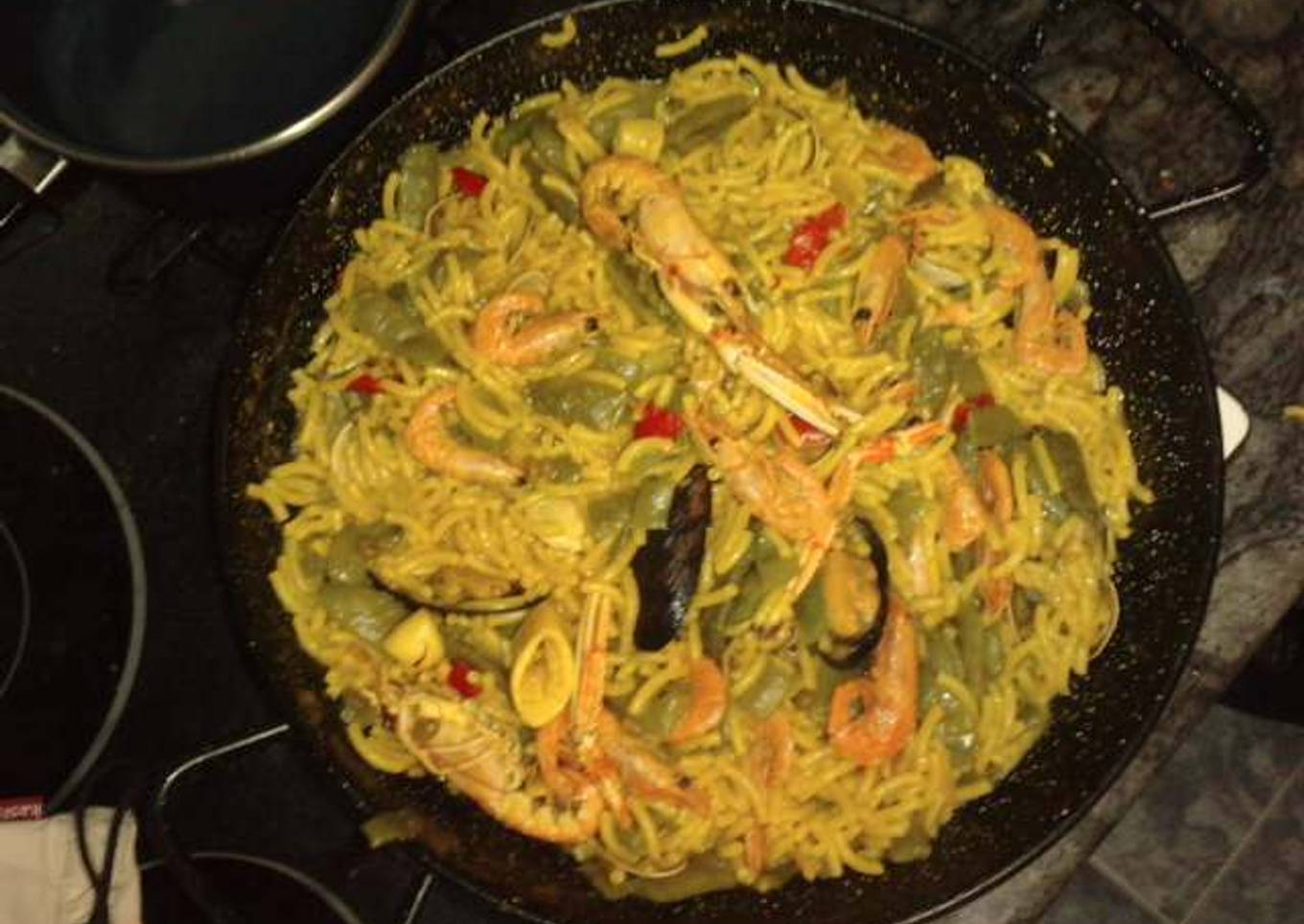 Fideuá con gambas y cigalas