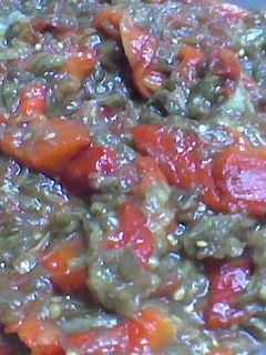 Una foto de Berenjenas asadas con ajíes