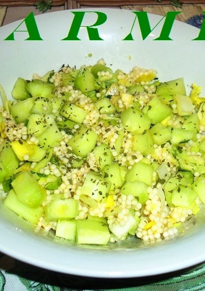 Una foto de Tabbouleh verde