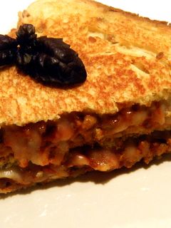 Una foto de Sandwich de boloñesa primavera