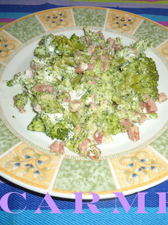 Una foto de Brocoli con jamón serrano y nata