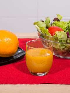 Una foto de Vinagreta de mango tropical