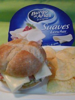 Una foto de Sándwich vegetal con queso