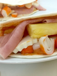 Una foto de Sándwich en pan de fajita con pavo un poco picante