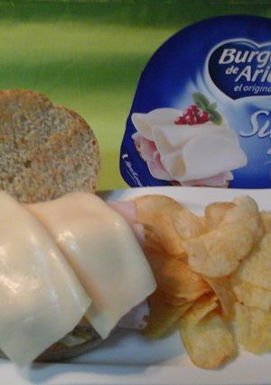 Una foto de Sándwich de pavo y queso 