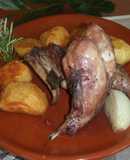 Conejo asado a las hierbas con maceración de vino tinto 