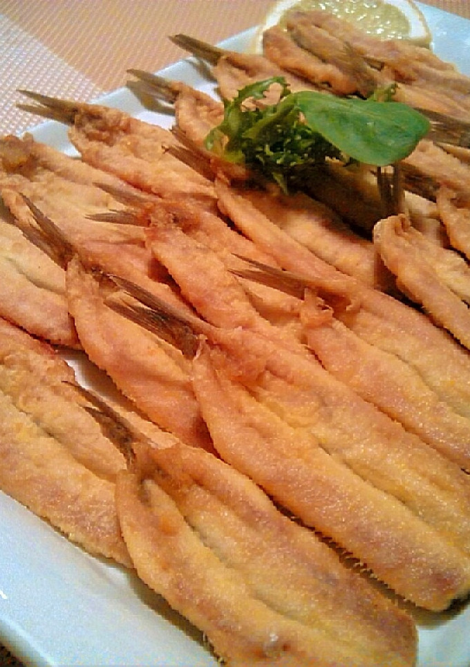 Una foto de Boquerones frescos fritos