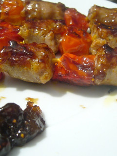 Una foto de Brochetas de butifarra con mermelada de higos