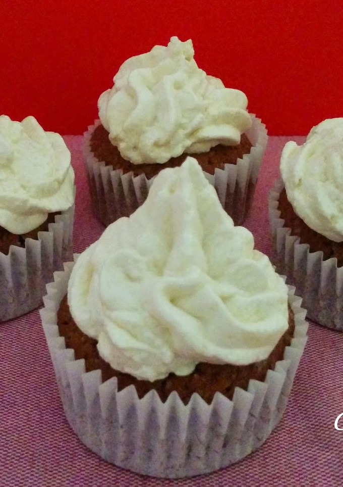 Una foto de Cupcake de chocolate y ganaché de chocolate blanco 