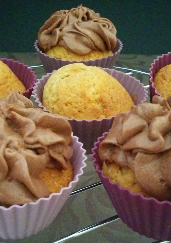 Una foto de Cupcakes de vainilla y buttercream de chocolate 