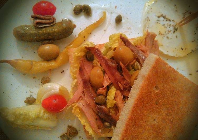 Sandwich de melva con anchoas y aceitunas