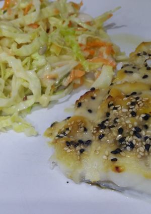 Una foto de Bacalao con miel, miso y hebras de azafrán