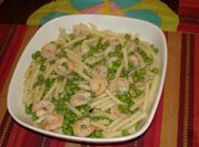 Una foto de pasta camarón