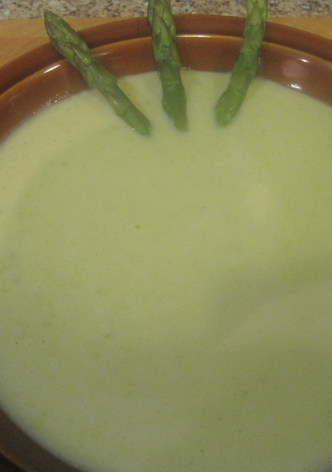 Una foto de Vichyssoise de esparragos