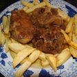 Rabo de ternera estofado con cebolla, ajo, laurel y vino