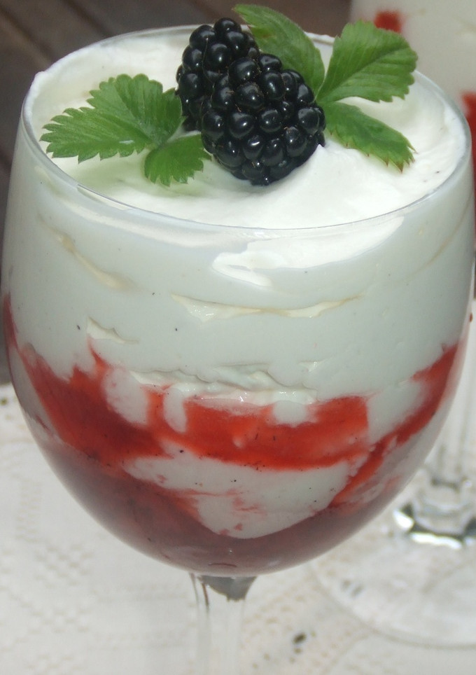 Una foto de Crema de fresas al Cointreau Reina Ana