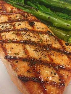 Una foto de Filete de Salmón a las finas hierbas
