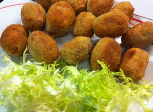 Foto principal de Croquetas de pollo con bechamel de caldo de cocido. (Aptas APLV)