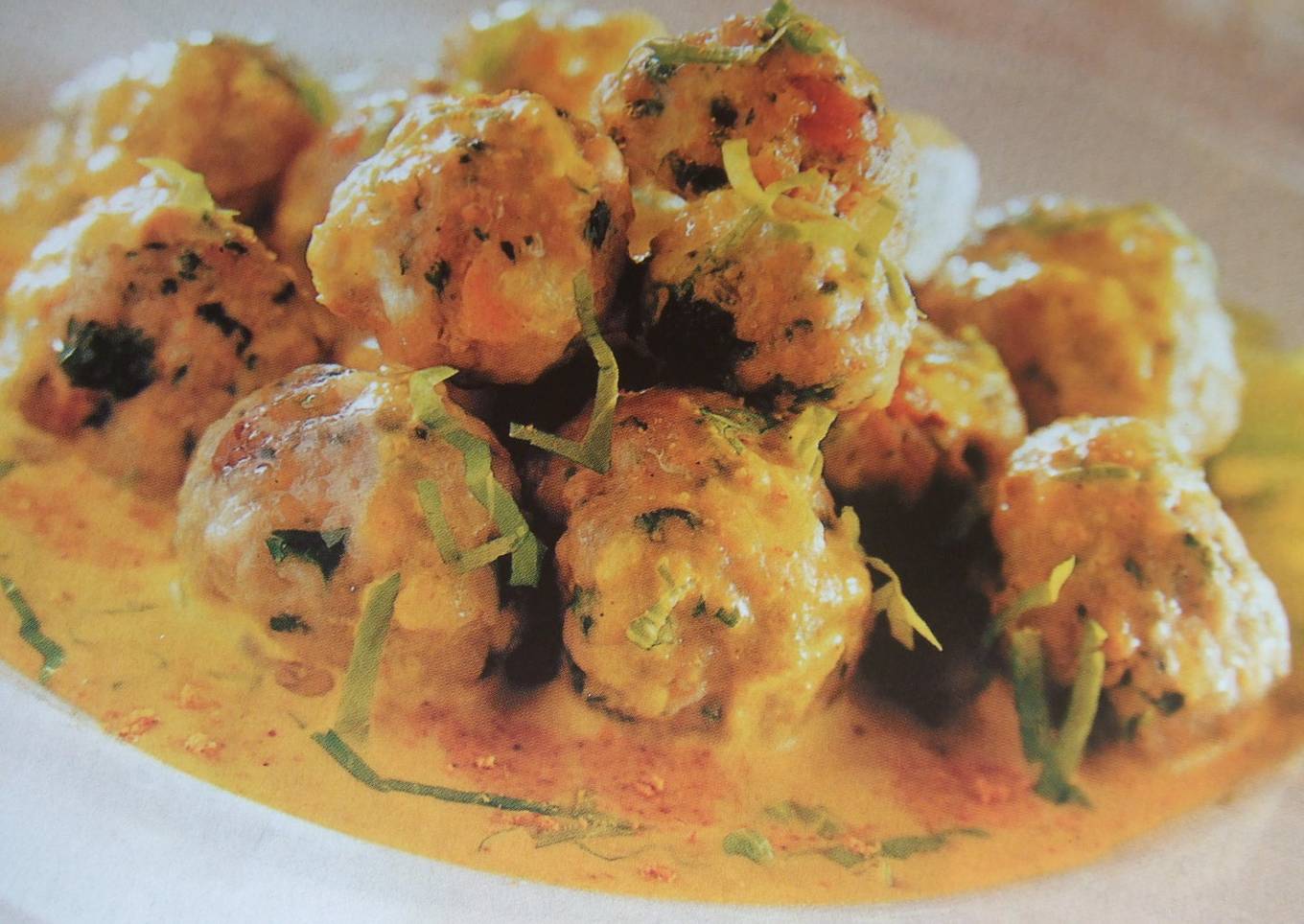 Albondiguillas de pescado con salsa de eneldo