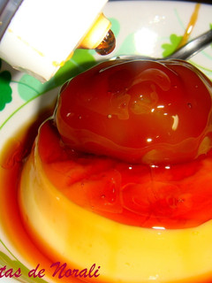 Una foto de Salsa de caramelo líquido para postres