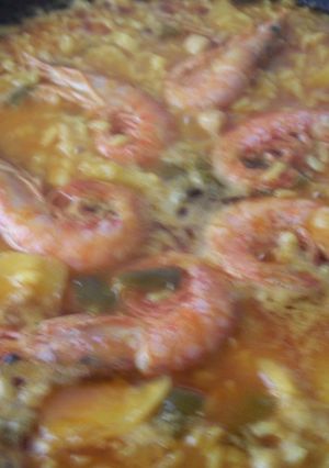 Una foto de Arroz de bacalao con langostinos