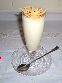 Una foto de Yogur con uvas y cereales