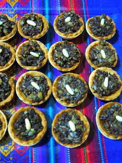 Una foto de Tartaletas de morcilla, manzana y piñones