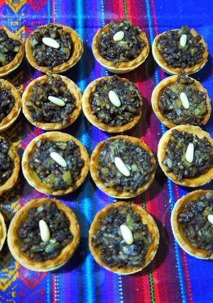 Una foto de Tartaletas de morcilla, manzana y piñones