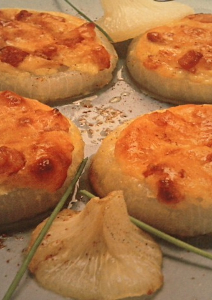 Una foto de Cebollas rellenas de crema de queso