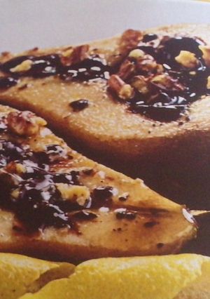 Una foto de Peras aromáticas con chocolate y avellanas