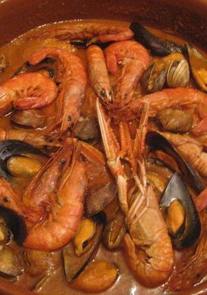 Una foto de Zarzuela de merluza, rape y dorada