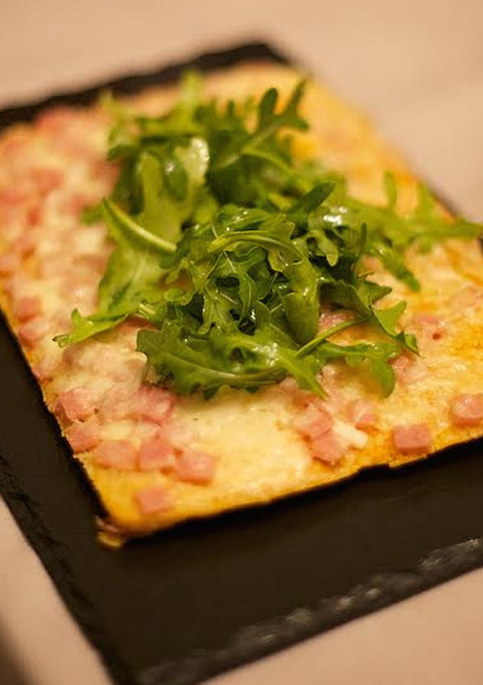 Una foto de Masa de pizzas con variedad de rellenos